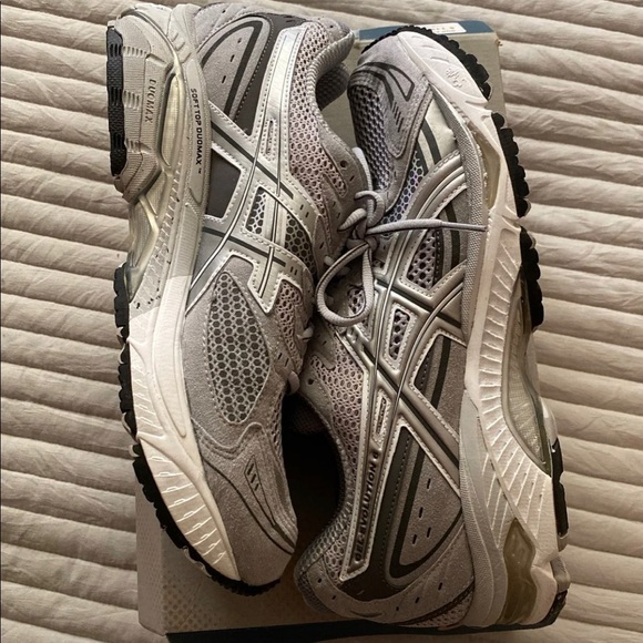 ASICS - Picture 2 of 5